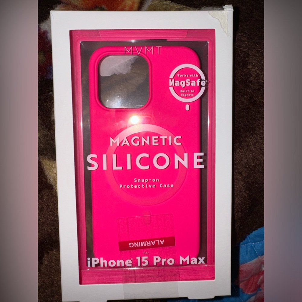 IPHONE 15 Pro Max silicone MagSafe Hot Pink Case